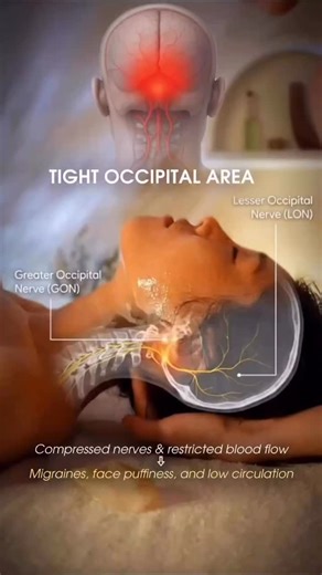 🌿 HOW TO GET THE RIGHT LYMPHATIC FLOW How do we support healthy lymphatic flow and reduce fluid? 💧 It’s not just one thing — it’s a whole-body approach. ✨ 1. Eat foods that support lymphatic flow What we eat matters. Whole foods rich in antioxidants, omega-3s, chlorophyll, and vitamin C help: • reduce inflammation • support immune health • keep lymph moving freely Highly processed foods, excess sugar, trans fats, and additives can slow the system and increase fluid retention. ✨ 2. Support the 