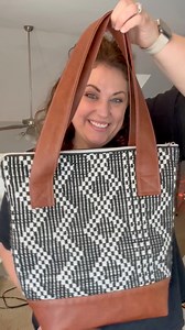 I spent $2 on these placemats I found at Ollie’s Bargain Outlet and immediately wondered… can I turn these into a tote bag?? Let’s find out!#sewingdiy #budgetsewing #upcycle #learntosew #sewabag #beginnersewing #neutralaesthetic #sewingtutorial | She Sews Seams