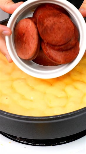 Gustillos Recetas on Instagram: "Así es como hago los fritos con salami 😱"