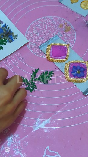 Aj tu Larai hogai customer sy💁 Contact on WhatsApp 03192121924 or DM us📥 #foryou #foryou #resinart #instagramreels #viral #trending #resinartist #reels #resinjewelry #freeart #goviral #growth #lmarts | Lmarts