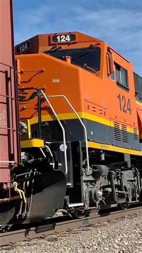 BNSF Golden Switch with a GP60M!