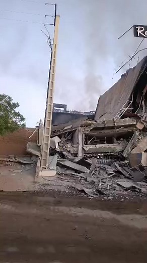 Important incendie au complexe commercial Alkawali d'Agadez Un violent incendie a entièrement ravagé ce mercredi 29 octobre vers 3 heures du matin le complexe commercial Alkawali, un lieu connu de la ville d'Agadez. Malgré une intervention rapide et massive des sapeurs-pompiers, soutenus par les forces de sécurité, le bâtiment n'a pu être sauvé. Selon les premières constatations, le bilan matériel est très lourd, mais aucune victime humaine n'est à déplorer. Les causes du sinistre n'ont pas enco