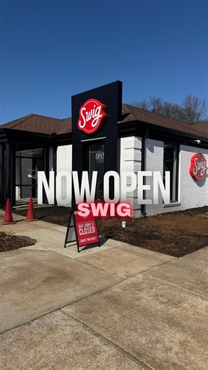 New sip alert, Murfreesboro 🥤✨ Swig has officially landed in town, bringing those famous dirty sodas everyone’s been talking about. Think classic sodas mixed with dreamy flavors, fresh fruit, and creamy add ins for a totally customizable treat that feels like dessert in a cup. From fan favorites like Dirty Dr Pepper and Raspberry Dream to fruity refreshers, energy revivers, and sweet snacks… there’s basically a flavor for every mood. You can find the brand new @swigdrinks at 📍 1213 Greenland D