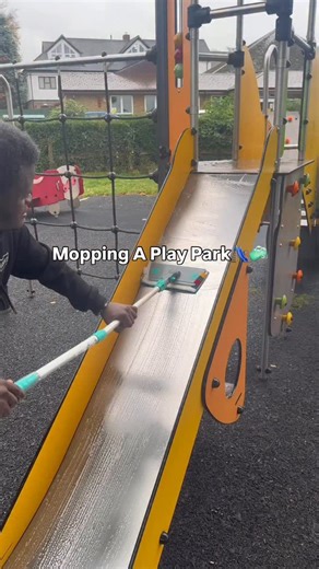 This was so satisfying!🤩 #cleaning #cleantok #mopping #asmr #satisfyingvideo | Maka Twin