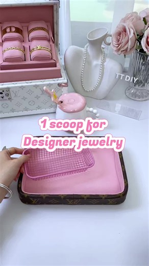 ASMR Jewelry Packaging: Lucky Scoop by Christina Vazquez