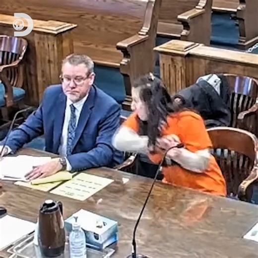 A woman on trial for murdering her boyfriend physically assaults her lawyer during her insanity plea...😳 #Caught | Discovery Channel UK
