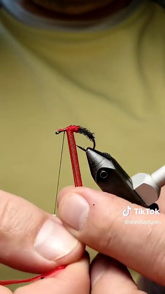 How to make fly #flyfishing #flugfiske #fluefiske #flyfishingjunkie #fishing #luresmaking #makinglures #luremaking #lurecarving #art