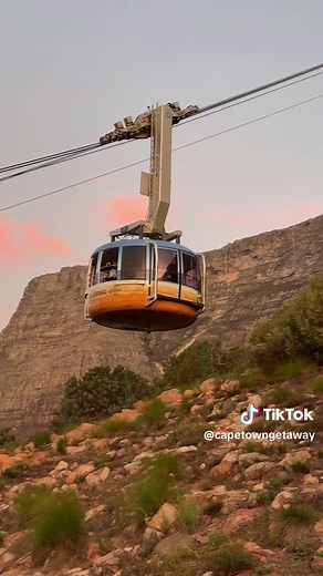 Cape Town Cable Car Ride: Breathtaking Ascent to Iconic Views