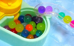 「积木拼装秀」五彩半透明弹球过山车快跑！抽水滚珠轨道积木 水上乐高滑道组装 | 弹球大闯关 积木滑道 积木组装 | 趣味搭积木 纯享版 | 儿童玩具故事_哔哩哔哩_bilibili