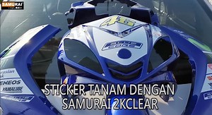 Cara cantikkan coverset guna sticker dan cat samurai?? Geng Samurai tunjukkan step-by-step sticker tanam cuma guna 2K01 Bahan-bahan: 2K04 Epoxy Sufacer 3/124 Silver Y3973* Deep Purplish Blue Sticker 2K01 Top Coat Clear cun x cun? Untuk maklumat lanjut boleh klik link di bawah ▶️ Website: https://www.samuraipaint.jp ▶️ Whatsapp: https://www.wasap.my/0167233628 ▶️ Messenger: https://m.me/SamuraiSprayPaint ▶️ IG : https://www.instagram.com/samuraispra... ▶️Youtube : https://www.youtube.com/channel/