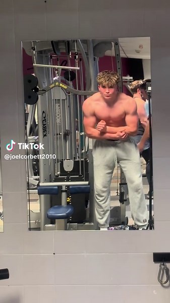 Effective Full Stack Pulldown Techniques in Bodybuilding