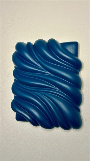 One off my goals this year is going out of my comfort zone and painting this piece dark blue is a first step… and I am really happy how it turned out 💙 Learn my 3D wall art method and techniques to create your own 3D wall art. Comment LEARN and I will send you a link with more info about my online video course. Of course I used @kamenskaya_ink products to create this piece. - modeling compound - modeling paste - acrylic ink w1123 - acrylic medium Use my discount code MELISSA10 to buy your own @