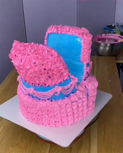 1M views · 5K reactions | This cake is pure magic#cakedecorating #yummyfood #birthday | Xiao Chen loves fishing | Facebook