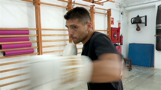 Cristóbal Lorente truca a la porta del Mundial de boxa del pes ploma