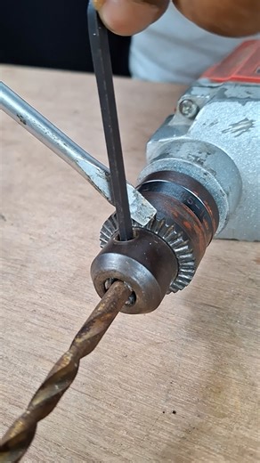 485K views · 337 reactions | How to change Drill bit without Key #highlights #viewers #short #ideas #hacks #lifehack #tips #Tools | Rana Craft | Facebook