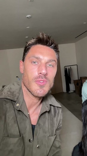 Getting ready with @kimkardashian #hairtutorial #wavyhair #curls | Kim Kardashian Hair