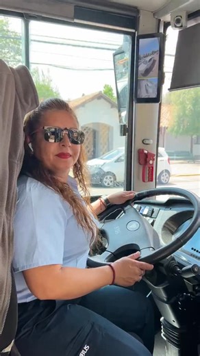 Nueva cifra de conductoras en @red_movilidad ⚡️ 💪🏻 El ministro Juan Carlos Muñoz destacó el programa #MujeresConductoras, una iniciativa público privada que ha permitido equiparar la cancha en un rubro históricamente masculinizado, asegurando trabajo formal y autonomía económica a cientos de mujeres. | Ministerio de Transportes y Telecomunicaciones