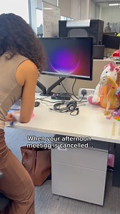 A meeting-free afternoon means toy testing🤩 With over 20 sounds and actions, this Barbie Mysteries the Great Horse Chase Dance and Show Horse Playset will be sure to provide your little ones with hours of fun🐴 The hair accessories were definitely our favourite🌹 Watch @netflix series @Barbie Mysteries: The Great Horse Chase now💘 | The Entertainer