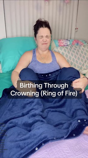 Pushing while giving birth during crowning (also known as the ring of fire) can be the most difficult, but fastest, part of labor and delivery. And there’s a trick to it! To reduce the risk of tearing, try this technique to help your baby stretch your tissues during birth. #pregnant #pregnancy #laboranddelivery #birthtok #birth #givingbirth #labor #pregnanttiktok #foryoupage #foryourpage | Labor and delivery