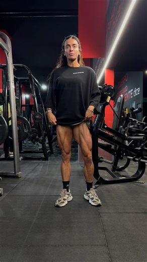 Kerry Sexton - IFBB PRO on Instagram: "Last training session out here in Alicante 🇪🇸 but also my first session back since @bigmanweekend on Sunday. It’s been a restful week: minimal steps, zero cardio (as it has been for months), four days of intuitive eating & today my coach gave me the go ahead to move again. Post-show is very individual. There’s no “one way” to do it. How someone transitions back into training depends on the prep they had, their stress levels, their recovery & most importan