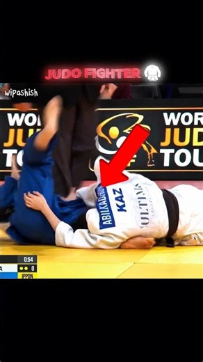 World Champion ne match mein daanto se kyu kaata? 😱 #shorts