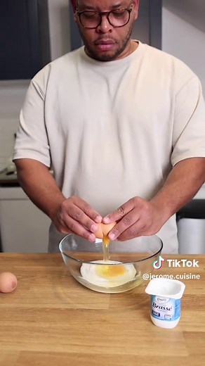 Gâteau au yaourt avec pommes : Recette facile