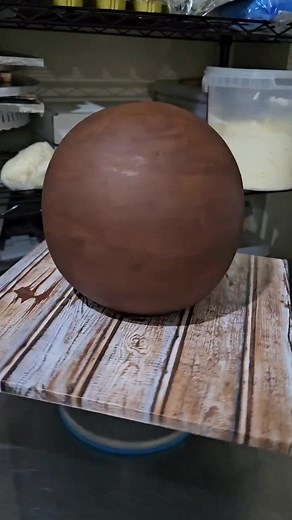 Realistic cakes are lovely to behold when they are crafted to perfection. Watch this cake tutorial video to see how the baker was able to create a realistic basketball cake. Video Credit: @deevinecakes #learncakesandbaking #realisticcakes #realisticballcakes #cakedecoratingtutorial ##cakedecoratingvideos #bakinginfluencer #naijabakers #worldbakers #basketballcake #explore