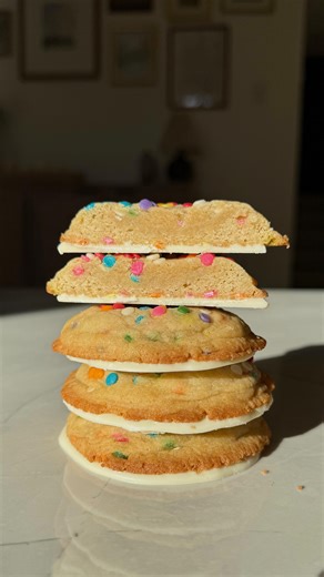 Jessika on Instagram: "Funfetti Cookies 🎂 Recipe 🍪 - 1/2 cup unsalted butter, room temperature - 1/2 cup brown sugar, packed - 1/4 cup white sugar - 1 egg - 1/4 tsp almond extract - 1/2 tsp vanilla extract - 1.5 cups flour - 1/4 tsp baking soda - 1/4 tsp salt - 1/3 cup rainbow sprinkles (+ more for the tops if you’d like) - 2 cups white chocolate for melting + dipping 1. Start by creaming together butter, sugars and the egg. Once well mixed add almond and vanilla extract and mix again. 2. In a