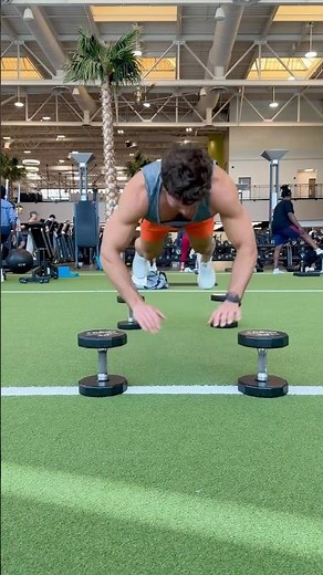 Breathe in, breathe out… flying into the new week with this push-up challenge 💪🏽