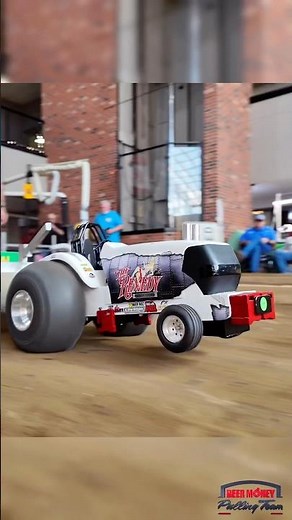Taking it out the big end!! 😱 #tractorpulling #rcpulling