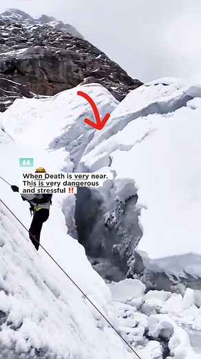 One of the unavoidable risks for lovers of extreme sports in the snow mountain... 📷 : yanxinstore #extrimsport #snowmountain #outdoors #mountains | Agus S Maruf