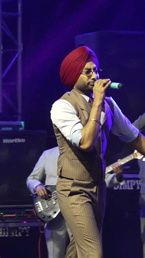 ਚੰਨ ਦੱਸੇ ਜਦੋਂ ਕੋਠੇ ਤੇ ਖਲੋਤੀ ਨੀ Ranjit Bawa Live Show