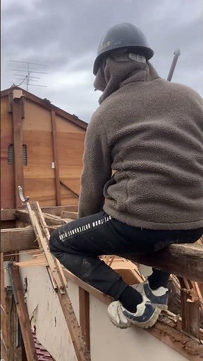 「解体」本日屋根手壊し作業！ #怪力 #重機 #日雇い #手壊し #解体工