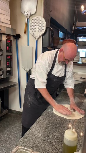 American Vs Italain Pizza! When it cones to food there is no right or wrong answer because of the culture. As long as it tastes good than it is good! No need to complicate it! Although it is important to know that these are two very different pizzas. They are not the same. #pizza #italianpizza #americanpizza #italian #chefsoftiktok #chefsreact