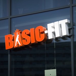 23K views · 848 reactions | J-6 avant notre réouverture ! Nous ouvrons bientôt nos portes ! 李拾 Qu'est-ce qui vous a le plus manqué ? A bientôt chez Basic-Fit ! GO FOR IT ! | Basic-Fit | Facebook