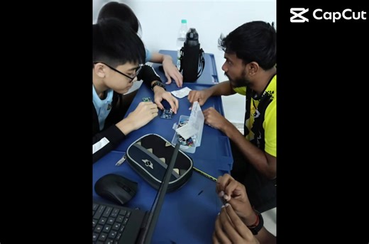 💡 Robotics Club Week 17: Hello World with Arduino! 💡 Today, our young innovators took a big step into the world of programming and electronics! Students successfully created a project that displays “Hello World” on an LCD screen using an Arduino. 🤖📟 They learned how to connect components correctly, tested different codes, and went through plenty of trial-and-error moments — but that’s exactly what robotics is all about! Every challenge became a lesson, and every attempt brought them closer t