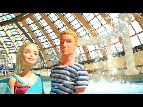 Barbie e Ken na piscina. Barbie em Português Brasil. Vídeos para meninas