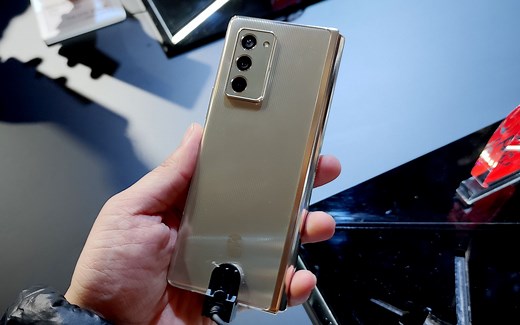 三星W21 5G上手体验：19999元的手机长啥样？