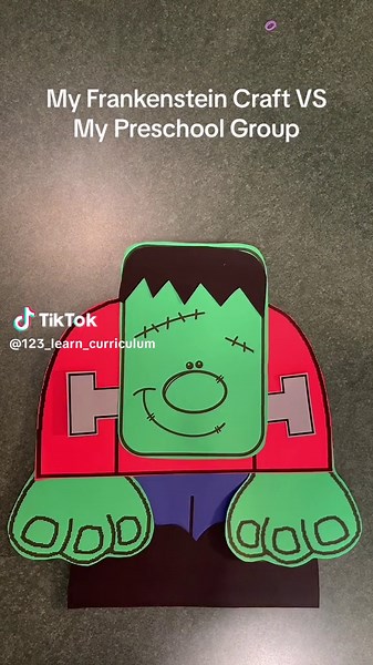 my group are ages two and three and they did an awesome job. I love them. #Halloweencraft #expectationsvsreality #preschoolcraft #123learncurriculum