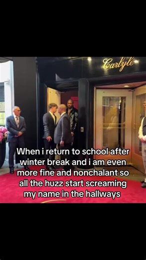 @umroit on Instagram: "1992年发行的西班牙塞维利亚二人组Los del Río的歌曲🎶，最初在西班牙获得了人气🇪🇸， 随后传播到拉丁美洲和美国🌎，成为全球范围的超级热门曲目🔥。 这首歌爆发式流行的契机正是1996年亚特兰大奥运会🏅。 当时美国女子国家体操队的表演🤸‍♀️通过全球直播📺，与《Macarena》欢快的节奏💃完美融合，使这首歌的人气迅速飙升📈。 结果，在1996年，《公告牌》Hot 100榜单上连续14周夺得第一名🏆，创造了历史纪录📝，并在年末榜单上位列第一✨，同时在《公告牌》有史以来榜单上也升至第8名🥳，创造了巨大纪录。 尤其值得一提的是，这首非英语外语歌曲🌐在美国市场取得如此成功的案例，即便现在也屈指可数👏。 另一大成功因素是其令人上瘾的舞蹈🕺。简单但突出腰部动作的舞步，当时受到了男女老少👨‍👩‍👧‍👦的广泛欢迎，让全世界的人都想尝试模仿🤩。 《Macarena》成为90年代代表性的全球文化现象🌟，也是跨越世代的回忆金曲💖。 ▶️ 大家是否还记得，在派对🎉上大家一起手舞足蹈、配合腰部动作跳《Maca