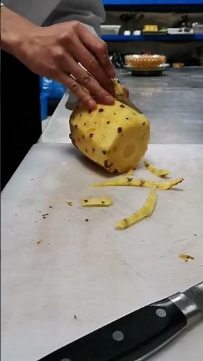 How to Peel Pineapple Easily – Amazing and Satisfying Fruit Peeling Trick!