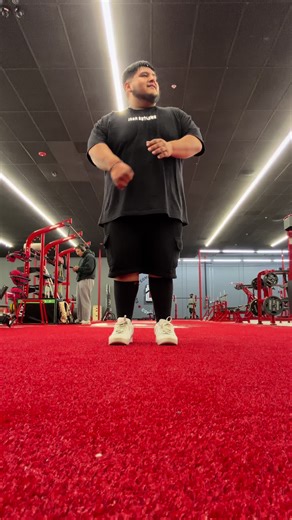 Took few days off but im back 💪🏽💪🏽🫡 still working on that new move #burpees #foryoupage #fyp #rutina #calestenics @burpeeswith_diesel805 @NEMESIS NUTRITION @Iron Outlaws @FB County