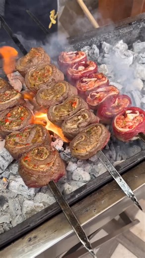 Kaya Usta Van on Instagram: "Bu Kebap Tam Senlik Dediğin Arkadaşına Gönder🤩😍 📍 Oto Sanayi Civarındayız 🎥 Bu Sayfanın Çekimleri ve Yönetimi @viewpointgastro Tarafından Yapılmaktadır. #van #kayaustanınyeri #lahmacun #kebap #kebab food delicious instafood instagram keşfet ızgara kahvaltı sıcakpide vankahvaltısı breakfeast vangölü yöreselyemekler"