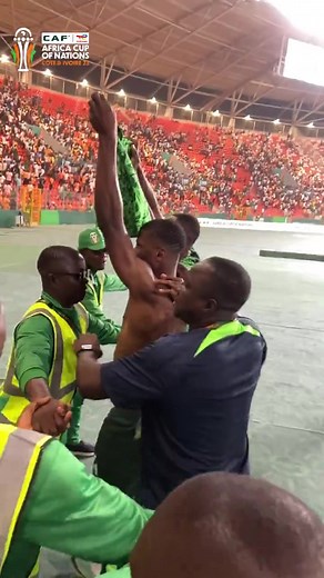 History repeats itself as Nigeria Super Eagles clinched victory at the #AFCON2023 semis! While SA may have won at Grammys, Nigeria reclaimed victory on the pitch. Congrats #SuperEagles! #nigeriatothefinals 📹: @CAF_Online | U.S. Mission Nigeria