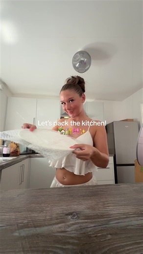 Let’s pack the kitchen! 🏡🔐🎀✨ #packwithme #housemove #newbuildhouse | kitchen