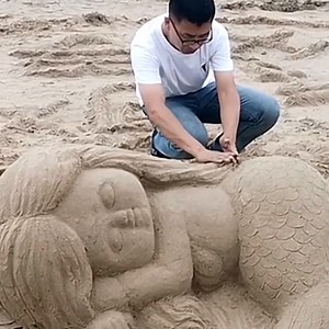 This father created an incredible sand mermaid for his daughter 🧜‍♀️ Check out more trending stories on ITK: https://bit.ly/39pSMAR | In The Know