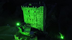 8.6K views · 1.2K reactions | Blarney Castle and Gardens is one of 690 landmarks in 66 countries around the world will go green this year to mark todays celebrations. 퐇퐚퐩퐩퐲 퐒퐭. 퐏퐚퐭퐫퐢퐜퐤'퐬 퐃퐚퐲 ☘️ 홇á 홁홝é홞홡홚 홋á홙홧홖홞활 홨홤홣홖 홙홪홞황!  Blarney, County Cork   Blarney Castle and Gardens We 懶李 Ireland | We Love Ireland | Facebook