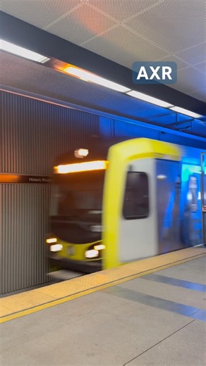 #metro E line #train arrives at historic broadway #railfan #railfanning