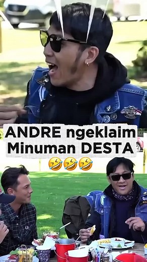Momen Kocak Andre ngeklaim Es Cokelatnya Desta saat Motoran di New Zealand 😆 Sumber: Yt/ Prediksi Official #andretaulany #desta #prediksi #opushorts | Opus Shorts