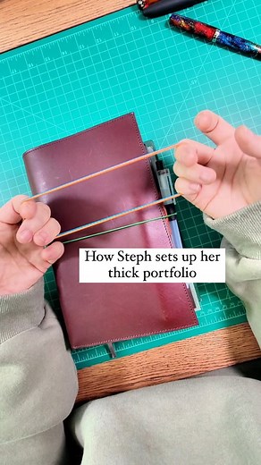 paper republic on Instagram: "✨ Check out how Steph sets up her le portfolio [a5] in chestnut! ✨ She packs it full with: 🖋️ A sketch book for creativity 📚 Our stunning book refill from our paper republic x The Dybdahl Co. collection 💼 Our card and cash holder for essentials 📅 Our timeless planner to keep her organised 📝 A journal for her deep and profound thoughts Talk about a thick and functional setup! We know you love seeing these full, robust portfolios. 📔💼 How do you set up yours? Sh